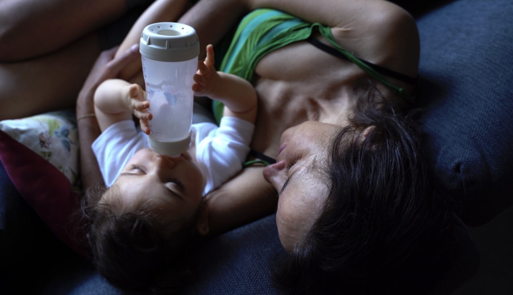 Anne et sa petite-fille, un moment de tendresse familiale